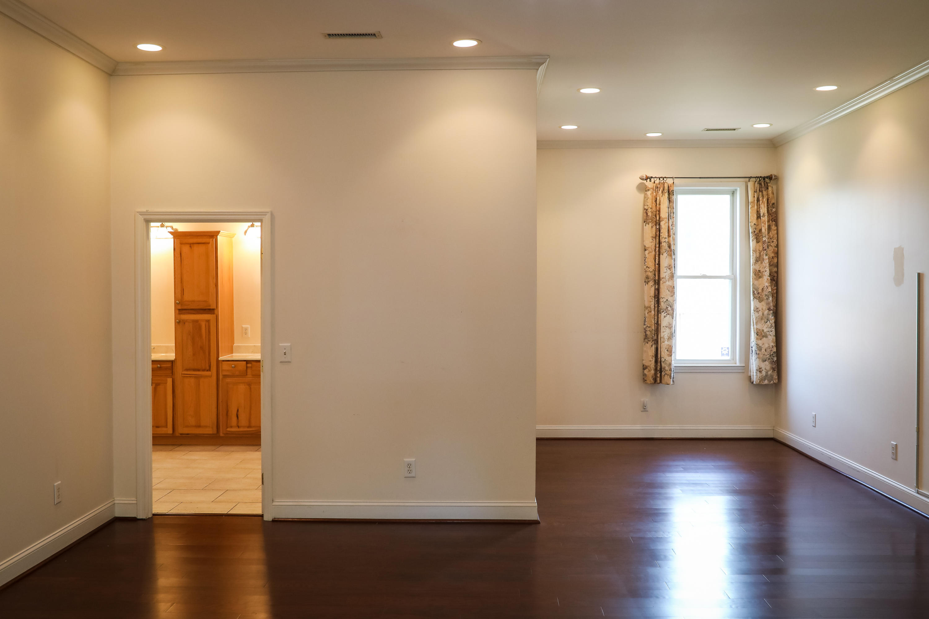 959 Pine Hollow Road Mount Pleasant, SC 29464 - Photo 12 of 18 959 Pine Hollow Road Main Bedroom with R