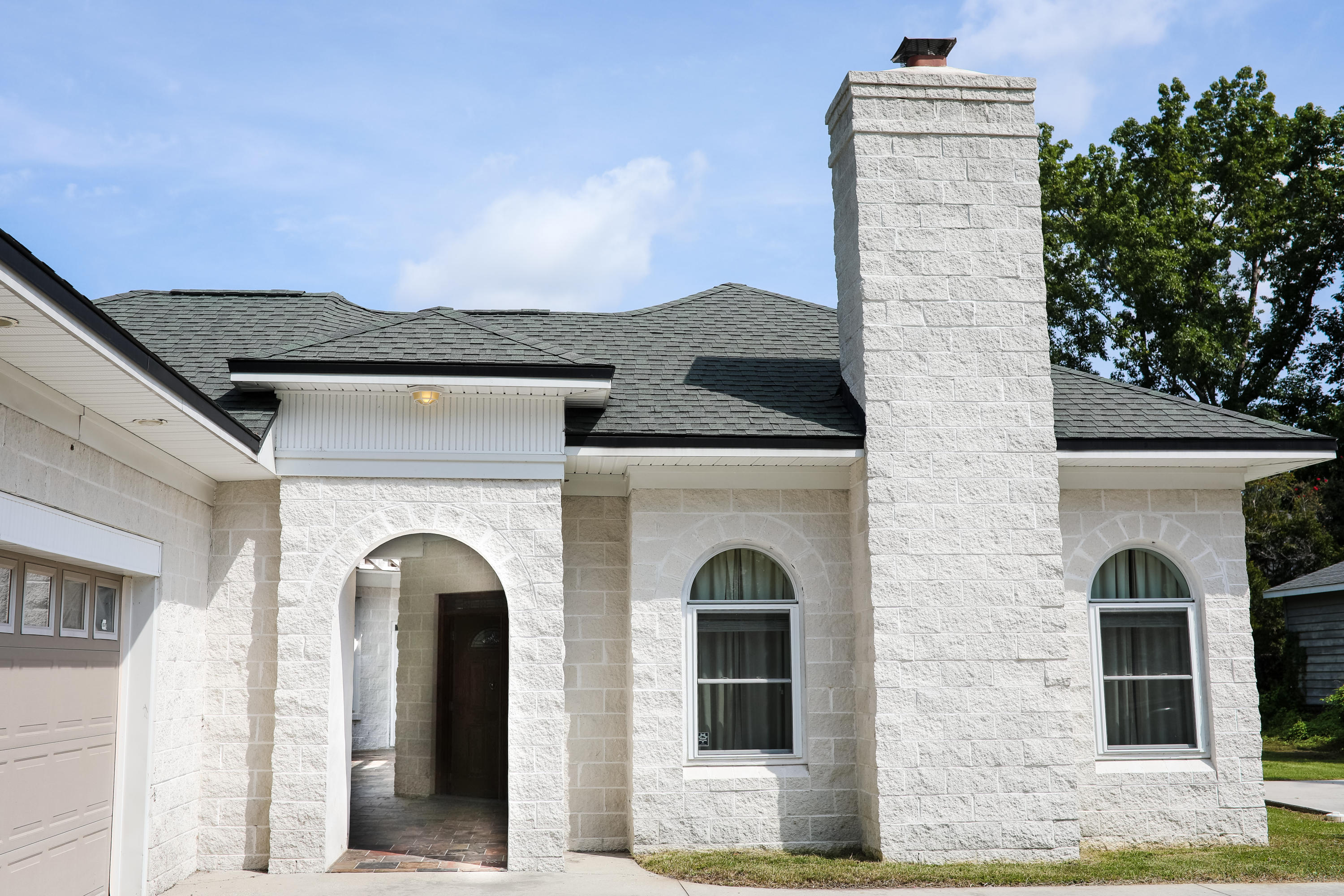 959 Pine Hollow Road Mount Pleasant, SC 29464 - Photo 3 of 18 959 Pine Hollow Road Side View of Entran