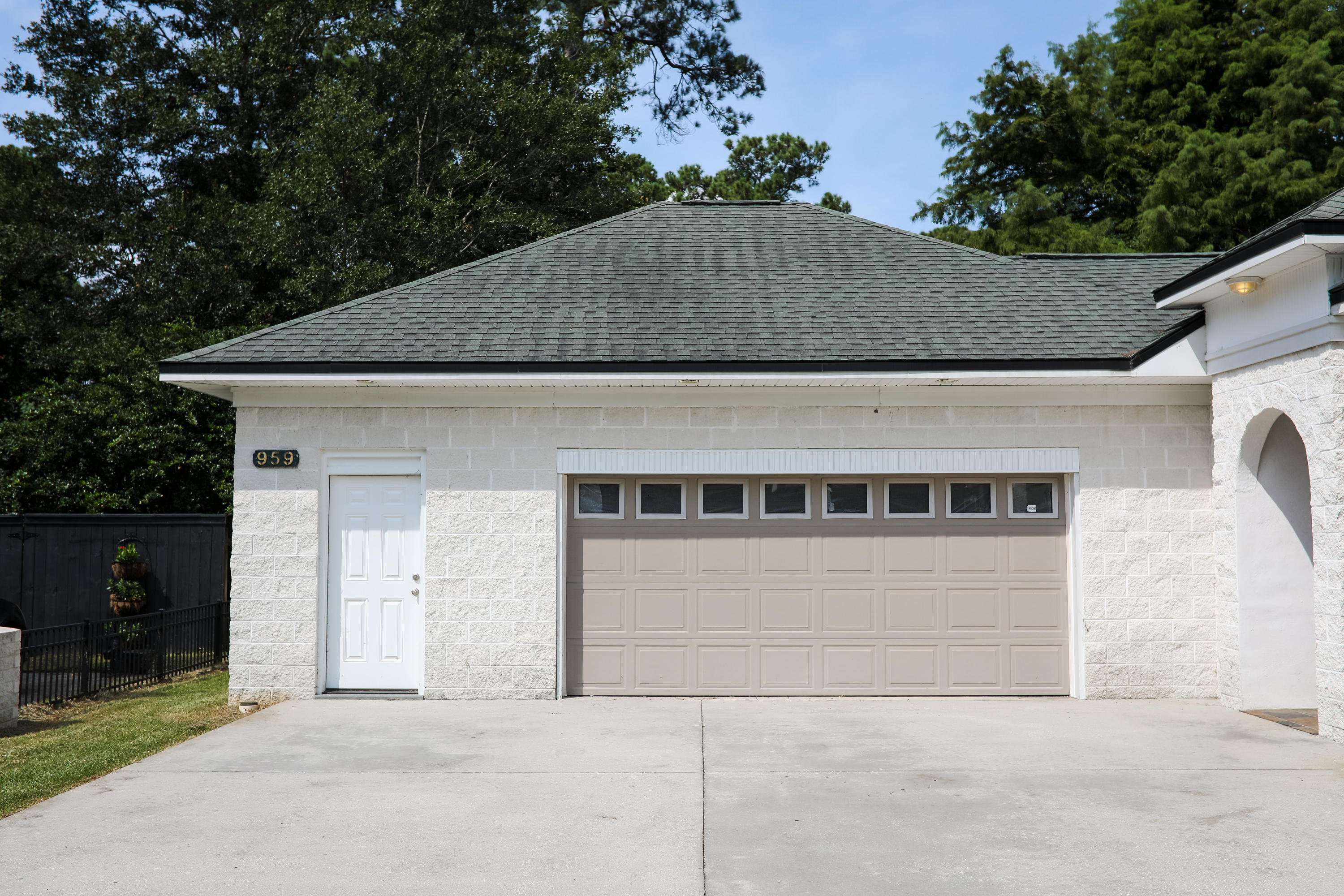 959 Pine Hollow Road Mount Pleasant, SC 29464 - Photo 4 of 18 959 Pine Hollow Road 2 Car Garage and Wo