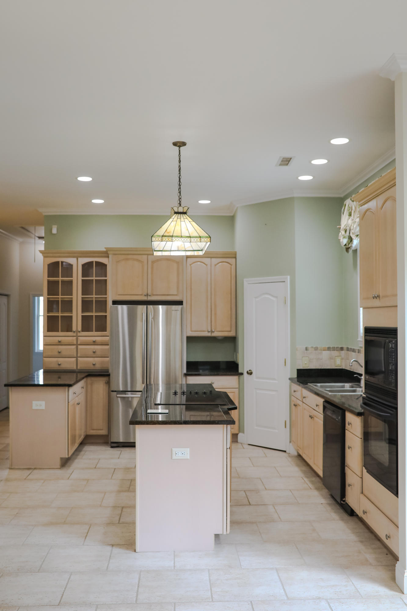 959 Pine Hollow Road Mount Pleasant, SC 29464 - Photo 9 of 18 959 Pine Hollow Road Kitchen with Cookin
