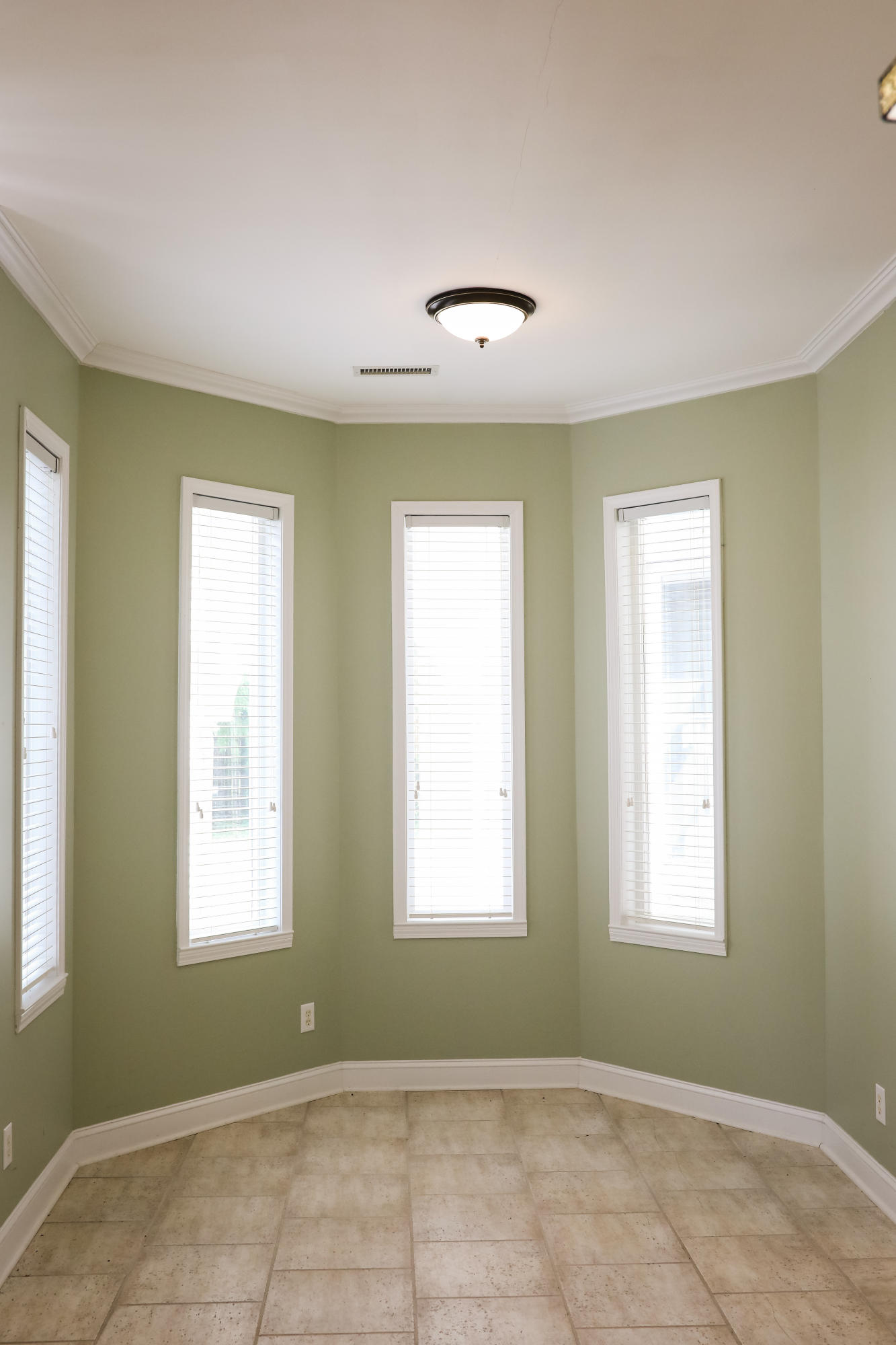 959 Pine Hollow Road Mount Pleasant, SC 29464 - Photo 10 of 18 959 Pine Hollow Road Breakfast Nook