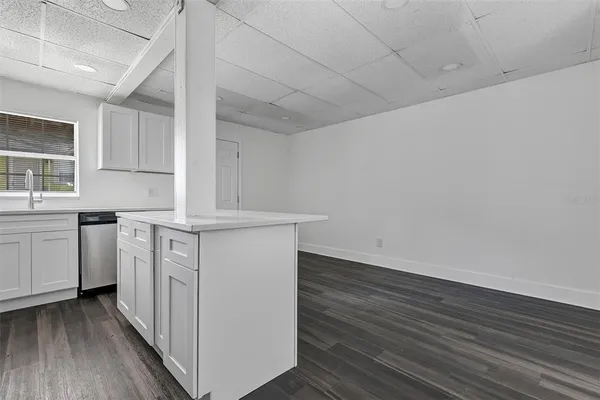 $1,795 | 2027 30th Avenue North, Unit 3 BOTTOM, St. Petersburg, FL 33713