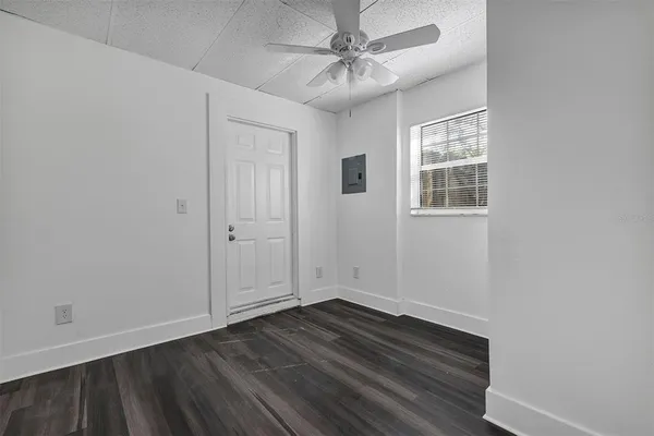 $1,795 | 2027 30th Avenue North, Unit 3 BOTTOM, St. Petersburg, FL 33713