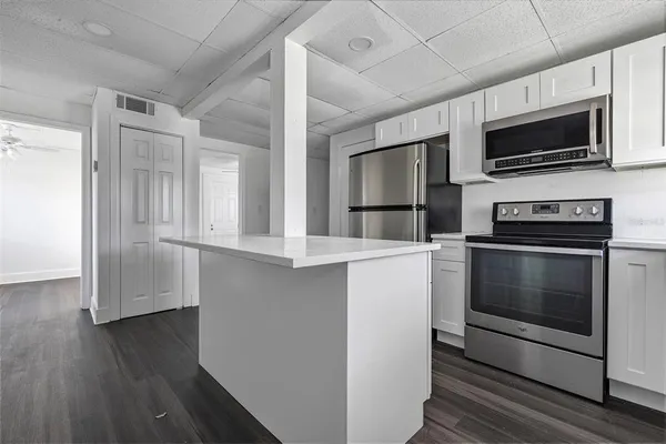 $1,795 | 2027 30th Avenue North, Unit 3 BOTTOM, St. Petersburg, FL 33713