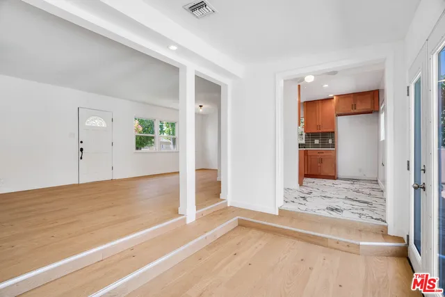 $979,000 | 18319 Erwin Street, Tarzana, CA 91335