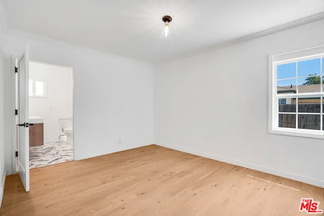 $979,000 | 18319 Erwin Street, Tarzana, CA 91335