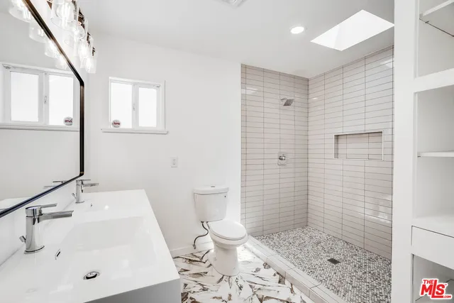 $979,000 | 18319 Erwin Street, Tarzana, CA 91335