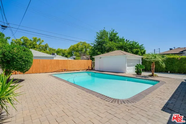 $979,000 | 18319 Erwin Street, Tarzana, CA 91335