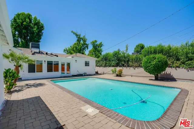 $979,000 | 18319 Erwin Street, Tarzana, CA 91335