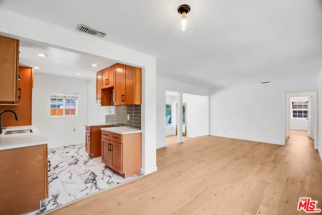 $979,000 | 18319 Erwin Street, Tarzana, CA 91335