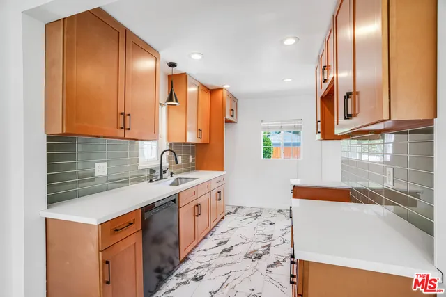 $979,000 | 18319 Erwin Street, Tarzana, CA 91335