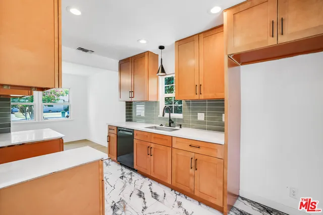 $979,000 | 18319 Erwin Street, Tarzana, CA 91335