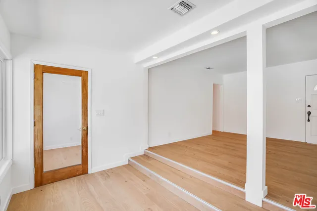 $979,000 | 18319 Erwin Street, Tarzana, CA 91335