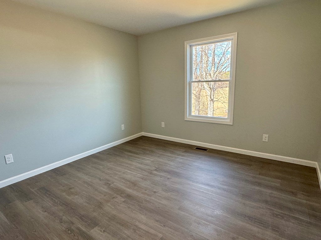 977 Cranberry Road Galax, VA 24333 - Photo 14 of 28 Gallery Image 14