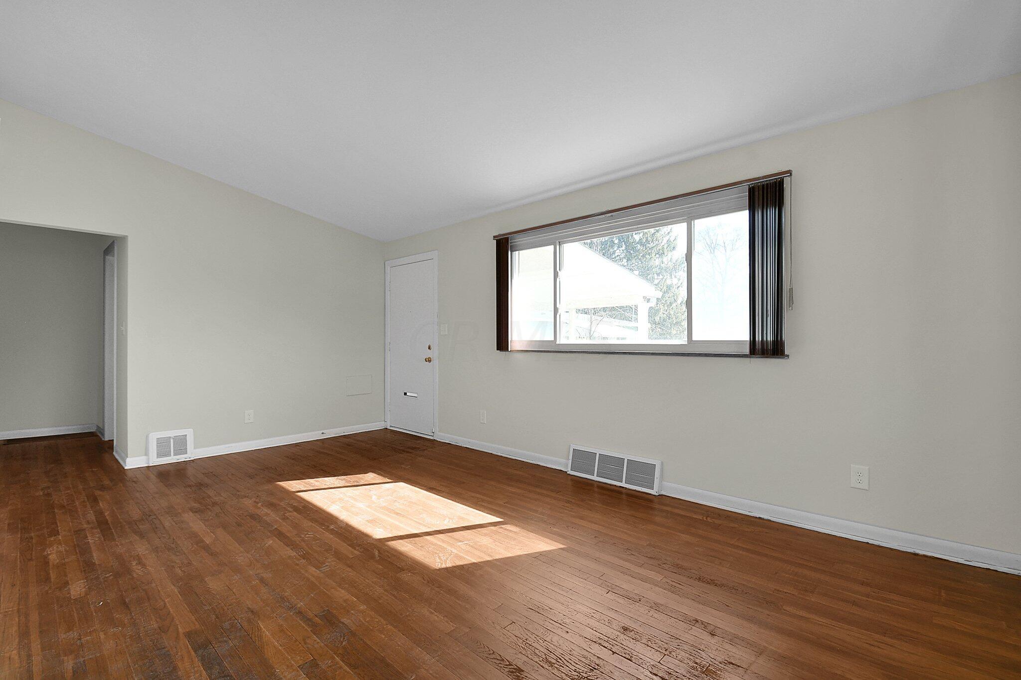 2218 Ridgeway Avenue Columbus, OH 43219 - Photo 8 of 31 7-web-or-mls-2218-ridgeway-ave