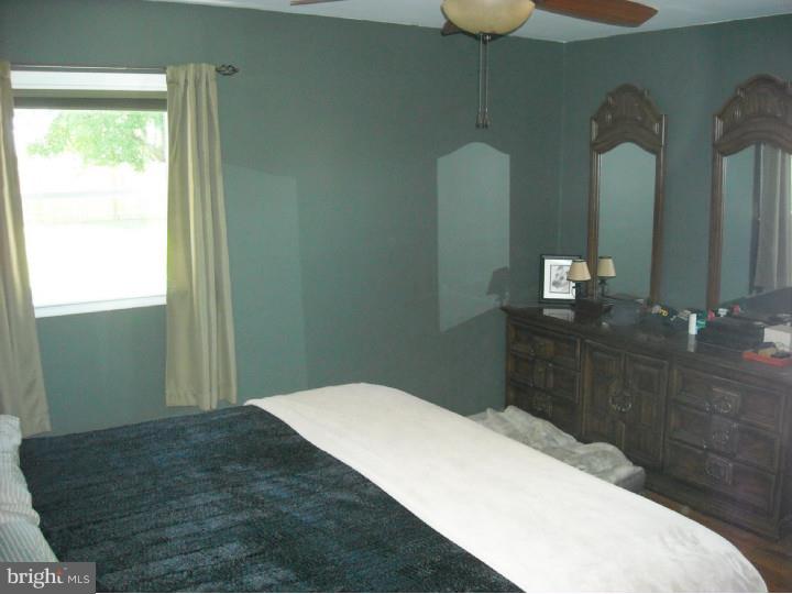 16 Downing Road Hamilton, NJ 08690 - Photo 15 of 21 Bedroom