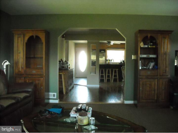 16 Downing Road Hamilton, NJ 08690 - Photo 17 of 21 Living Room