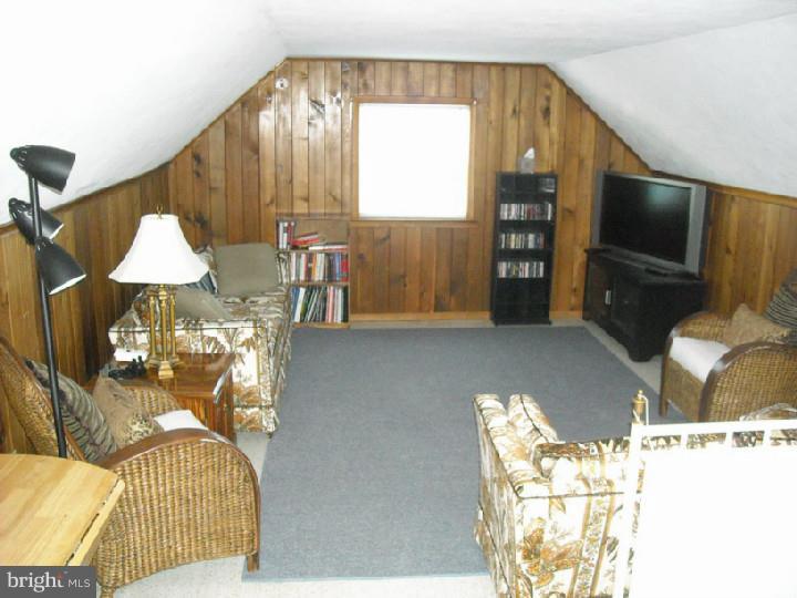 16 Downing Road Hamilton, NJ 08690 - Photo 19 of 21 Family Room