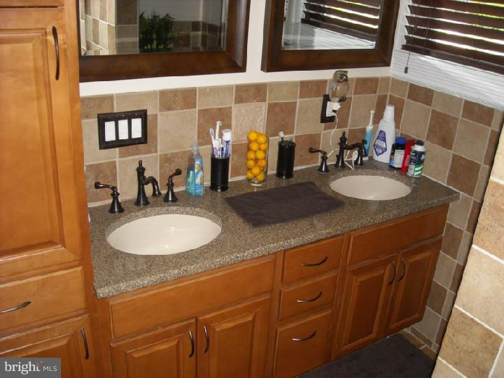 16 Downing Road Hamilton, NJ 08690 - Photo 20 of 21 Bathroom