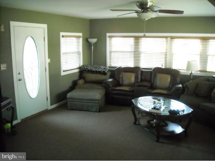 16 Downing Road Hamilton, NJ 08690 - Photo 10 of 21 Living Room