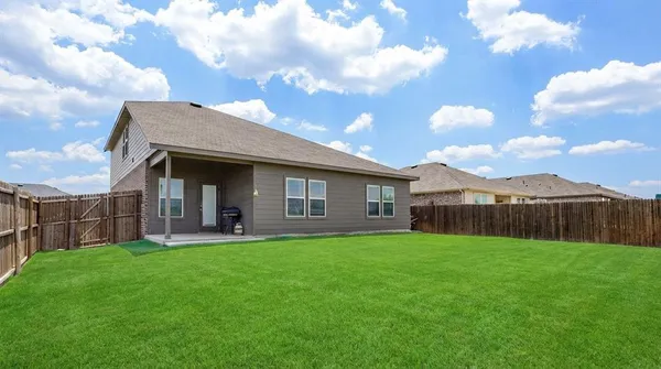 $2,400 | 315 Pine Hollow Way, Royse City, TX 75189