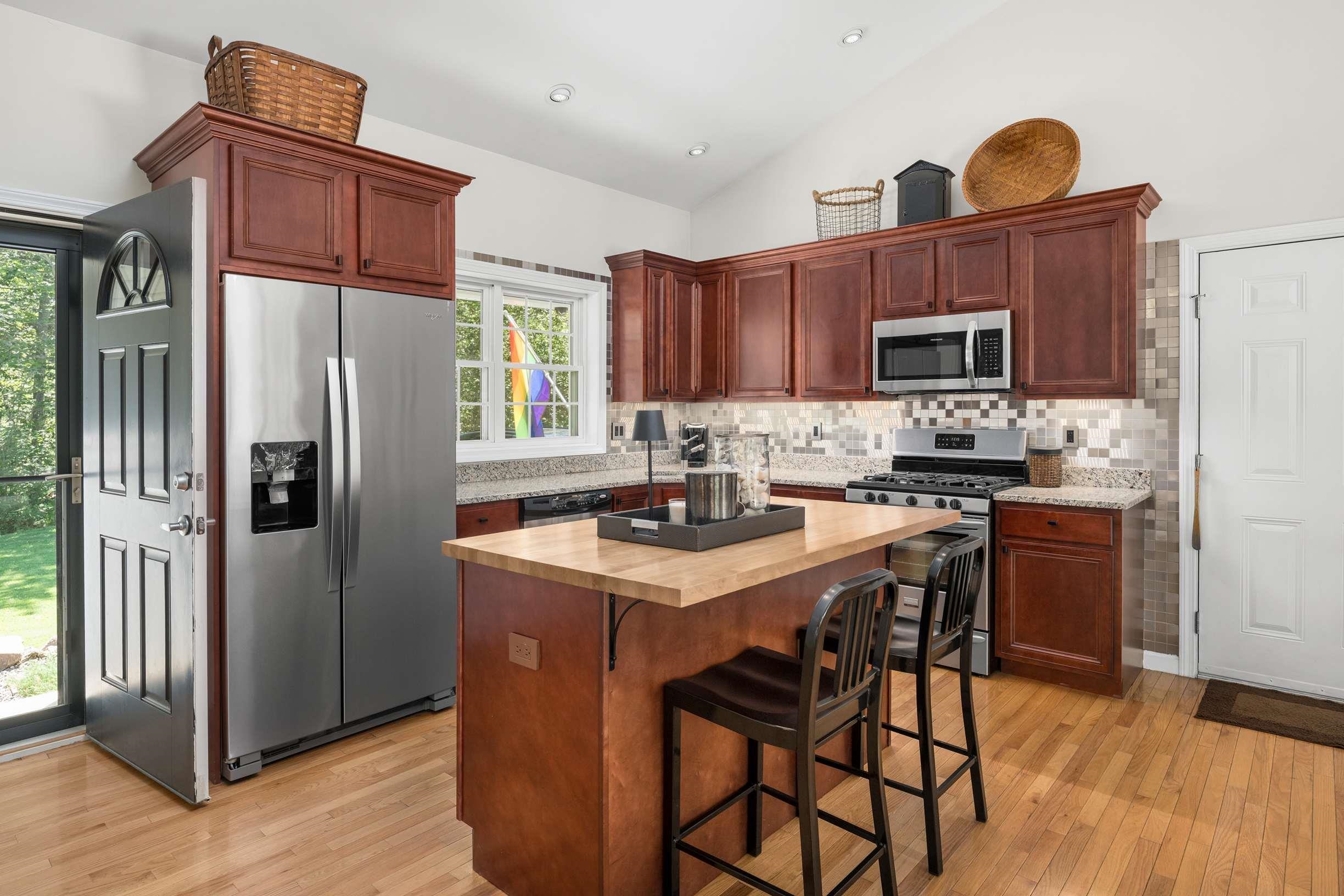 14 North Village Road York, ME 03902 - Photo 5 of 30 Gallery Image 5