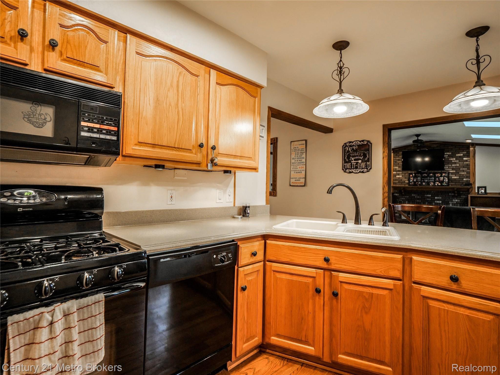 9551 Bray Road Millington, MI 48746 - Photo 5 of 40 5.jpg