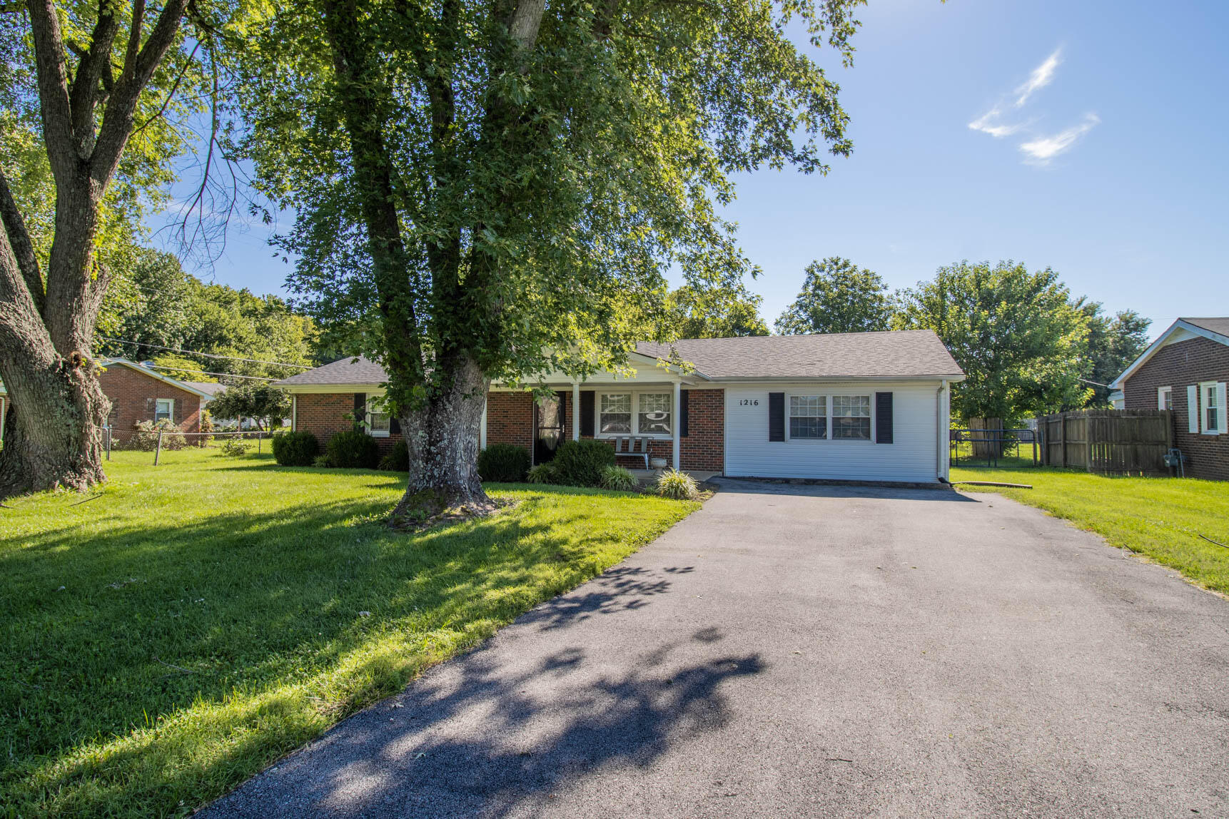 1216 Peacock Road Paris, KY 40361 - Photo 2 of 38 IMG_8498