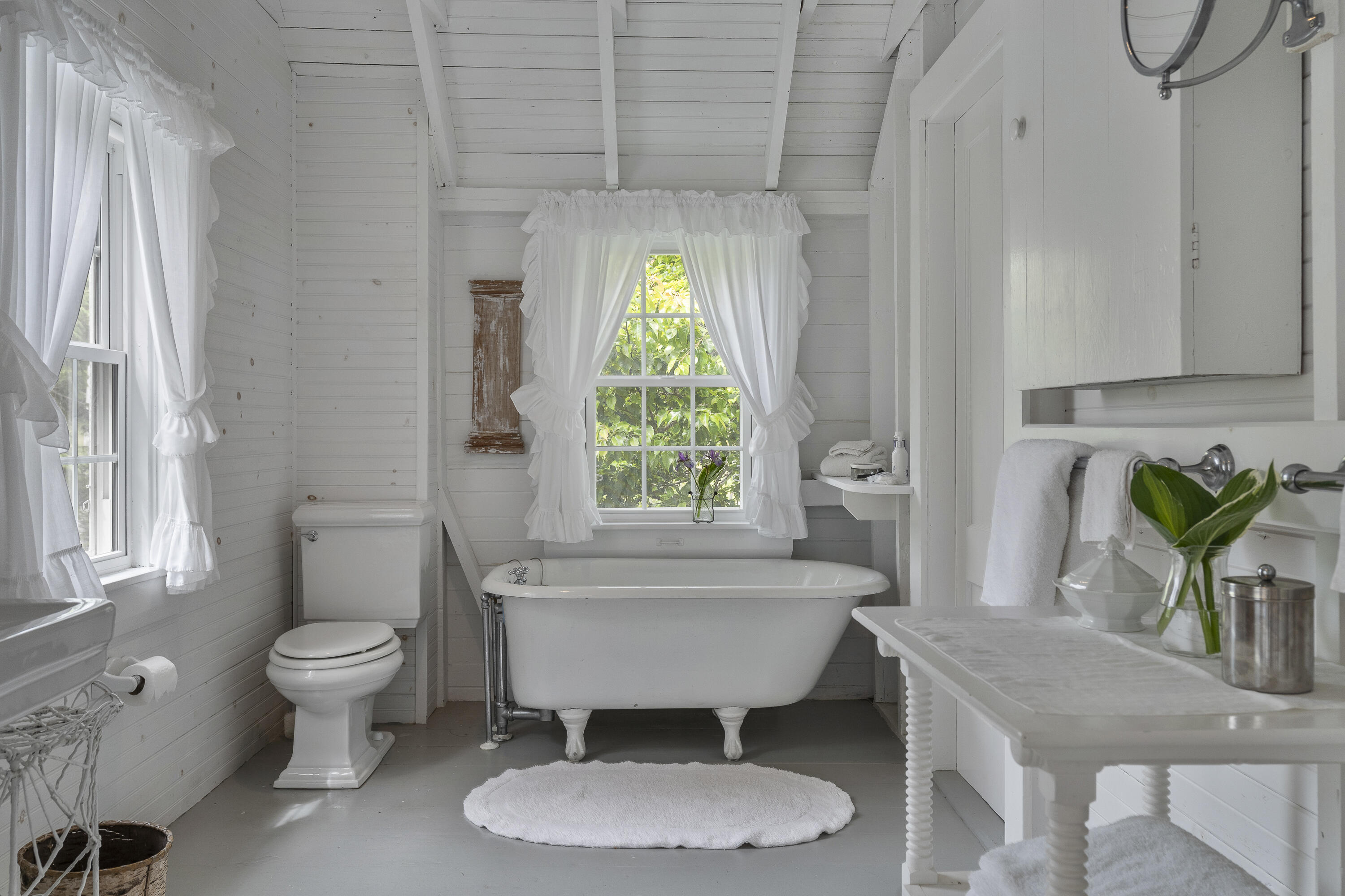 70 Pemaquid Loop Road New Harbor, ME 04554 - Photo 38 of 45 39_2nd floor full bath with soaking tub-