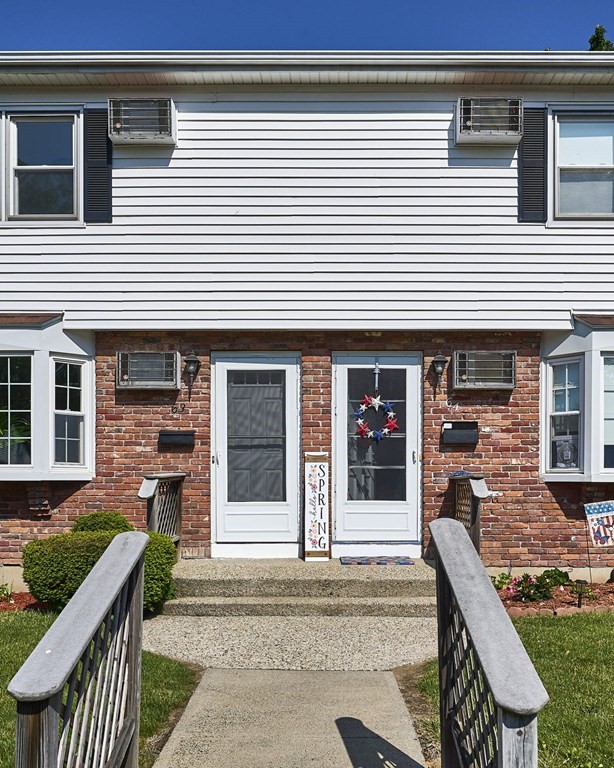 41 South Street, Unit 63 Easthampton, MA 01027 - Photo 5 of 34 a front view of a house