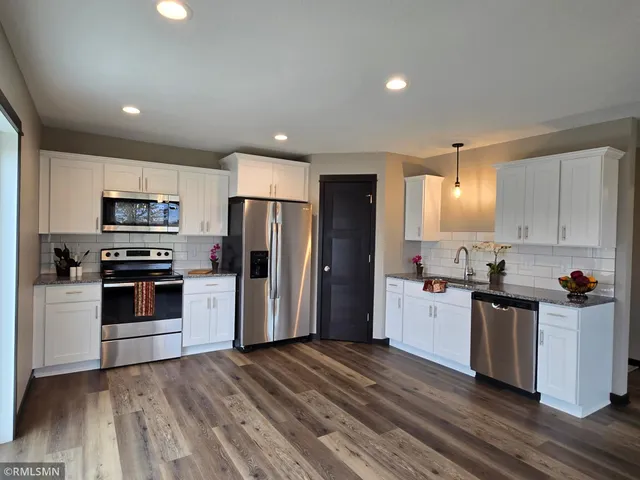 $299,900 | 2022 Essler Drive, St. Peter, MN 56082