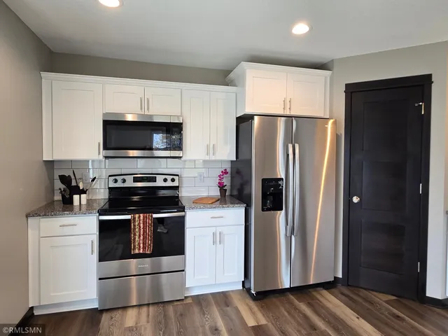 $299,900 | 2022 Essler Drive, St. Peter, MN 56082