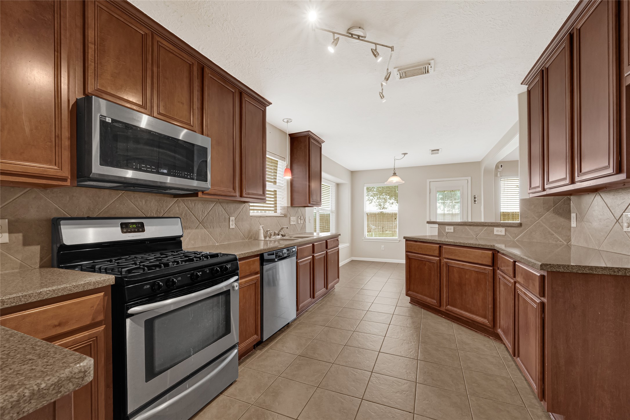3714 Flannery Ridge Lane Houston, TX 77047 - Photo 11 of 27