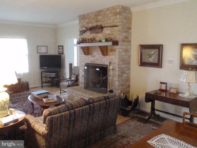 9622 Bethel Road Frederick, MD 21702 - Photo 5 of 7 Living Room