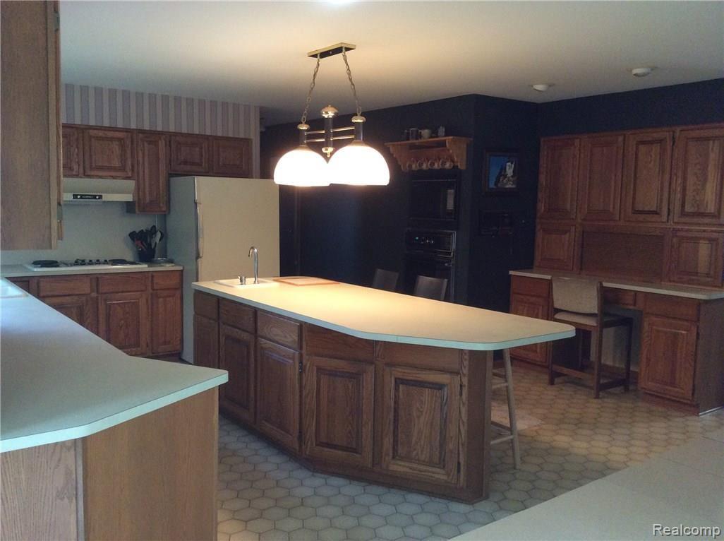 12555 Larkins Road Brighton, MI 48114 - Photo 30 of 35 image.jpg