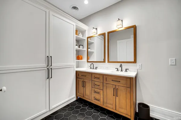 $465,000 | 1715 Lake Avenue, Plymouth, IN 46563