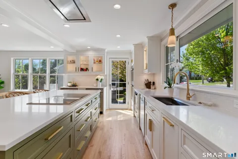 $1,850,000 | 33 Village Drive, New Canaan, CT 06840