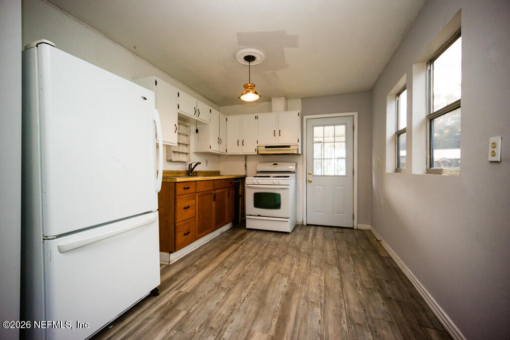8034 Gordean Road Jacksonville, FL 32221 - Photo 21 of 37 a kitchen with stainless steel appliances a refrigerator sink and cabinets