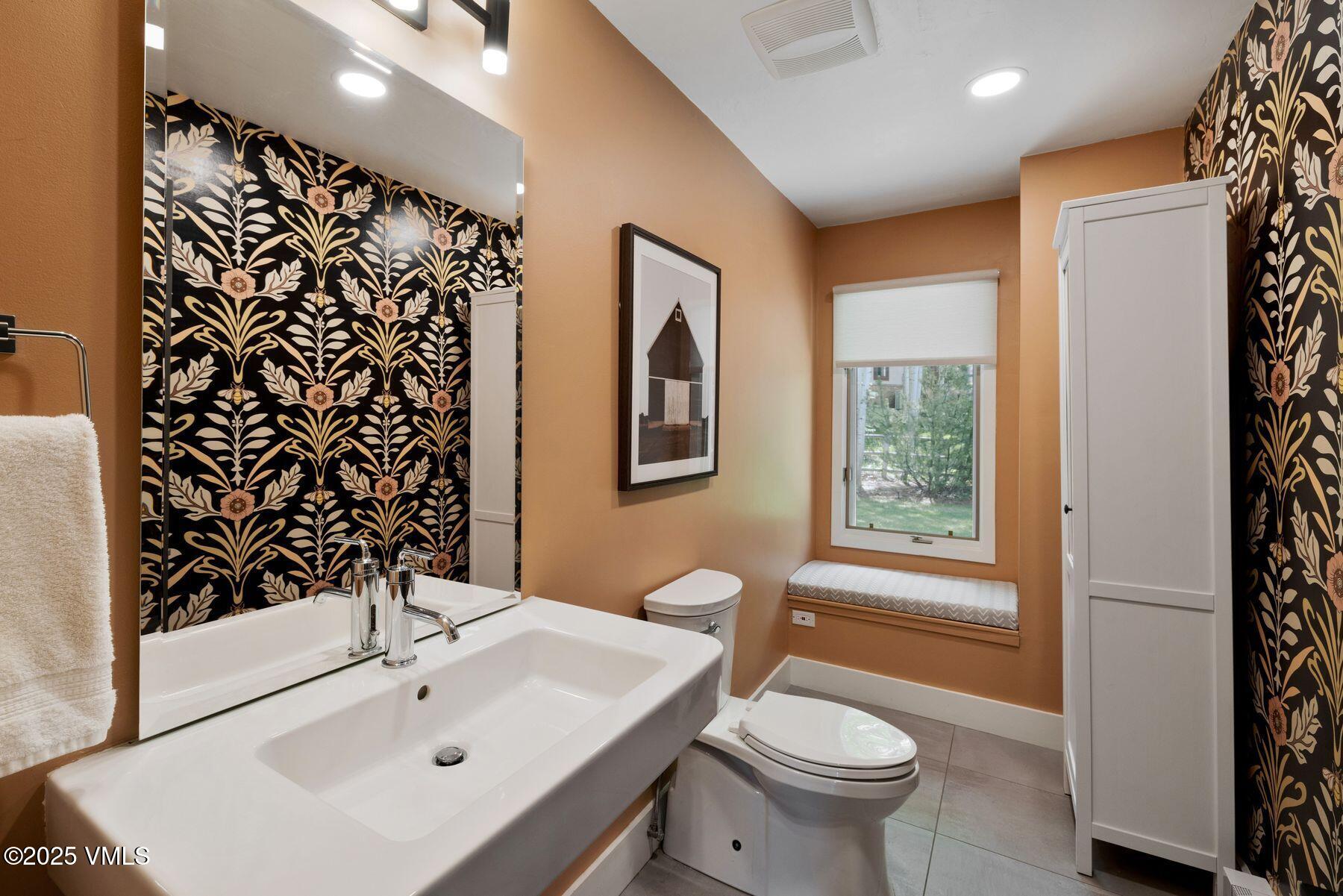 2036 Vermont Road Vail, CO 81657 - Photo 23 of 53 Powder Room