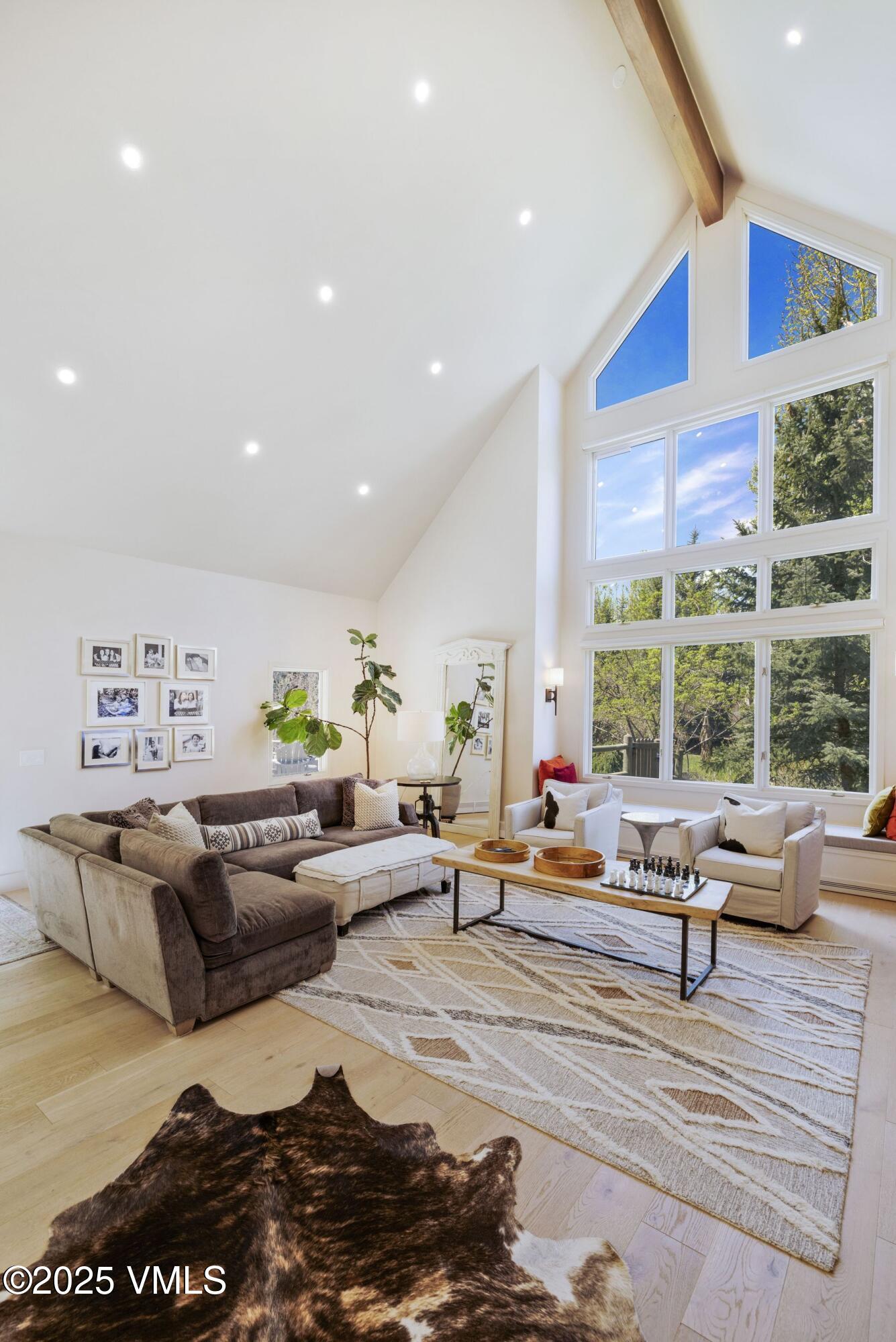 2036 Vermont Road Vail, CO 81657 - Photo 8 of 53 photo_offline_017