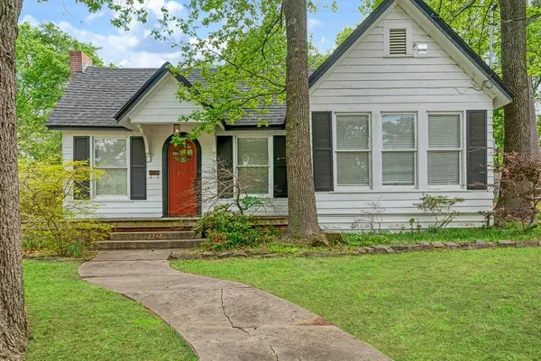 $159,900 | 2240 Hubbard Street, Paris, TX 75460