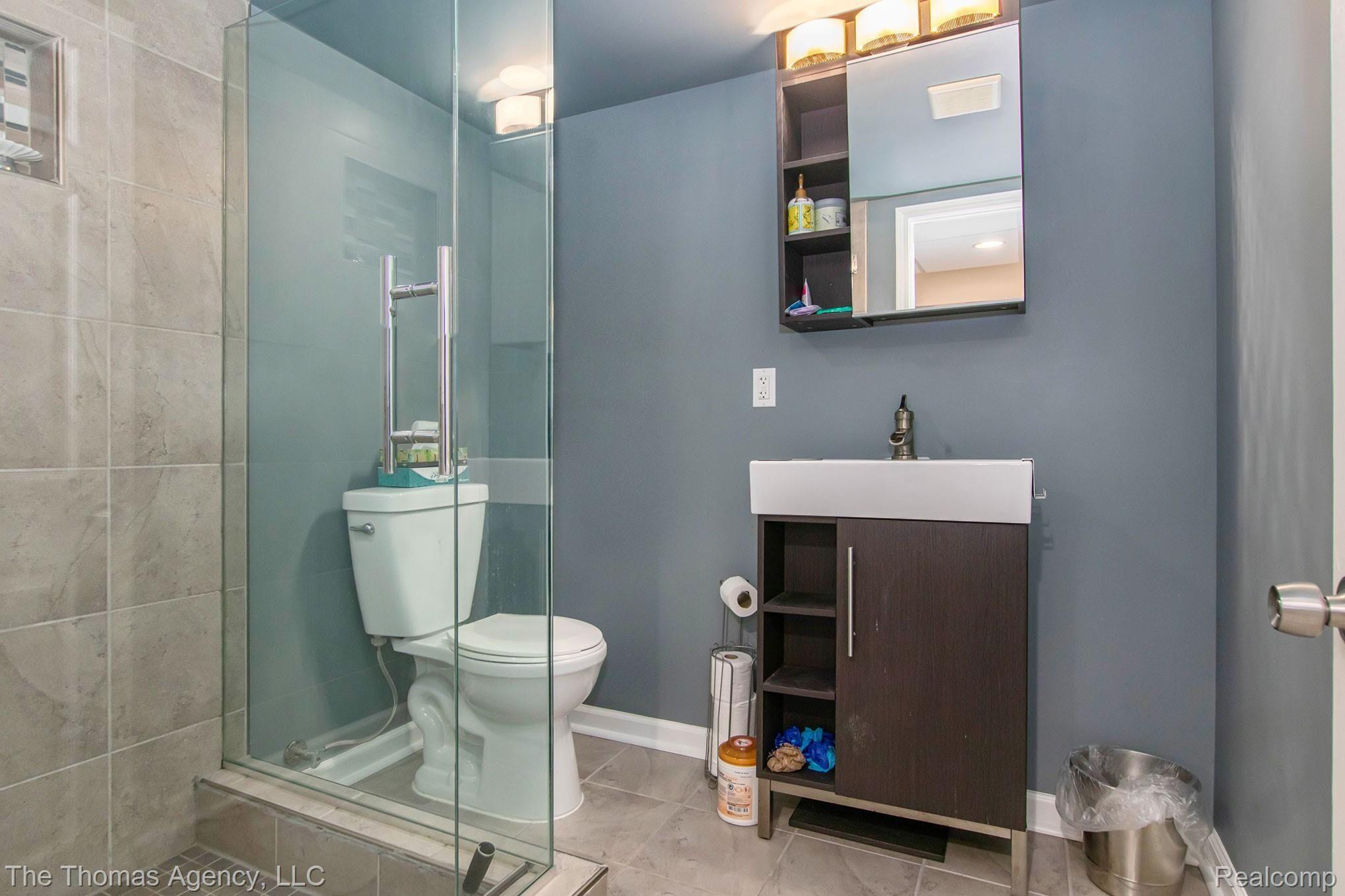 24674 Ridgecroft Avenue Eastpointe, MI 48021 - Photo 16 of 19 Full Basement Bath