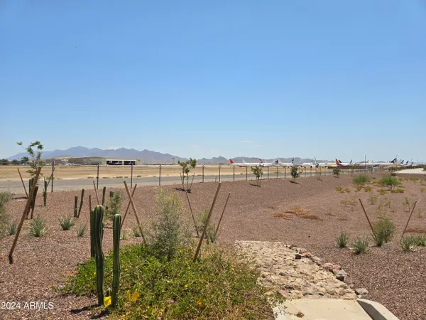 $775,000 | Xxxxx West Xxxxx W Mc85 Highway, Unit 1, Goodyear, AZ 85338