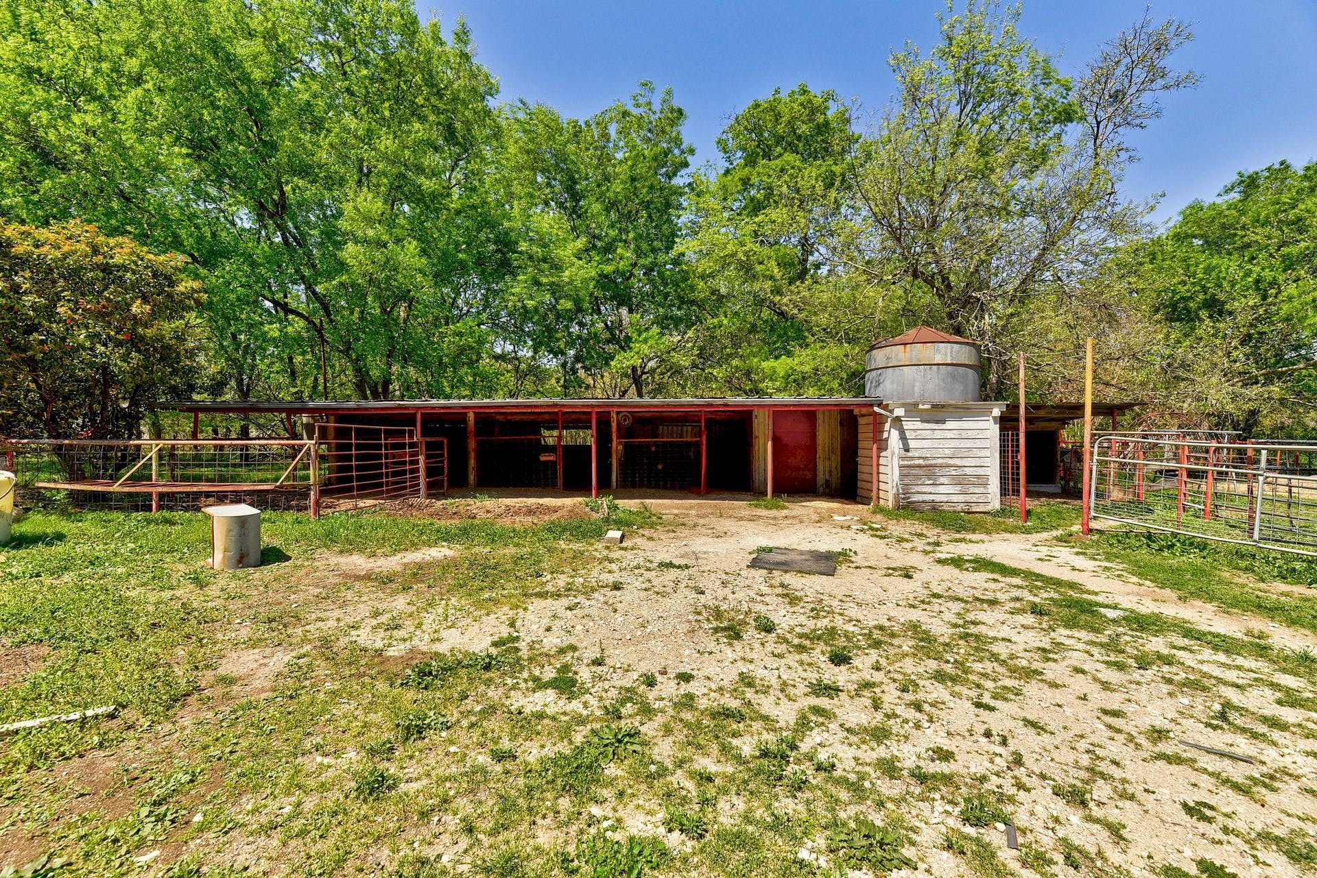 20 Pillow Road Sunset Valley, TX 78745 - Photo 15 of 17 a front view of a house with a yard