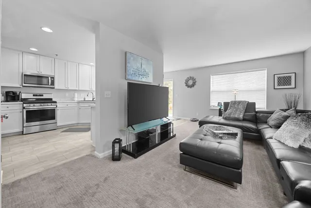 $249,900 | 7103 Hidden Green Circle, Fox Lake, IL 60020