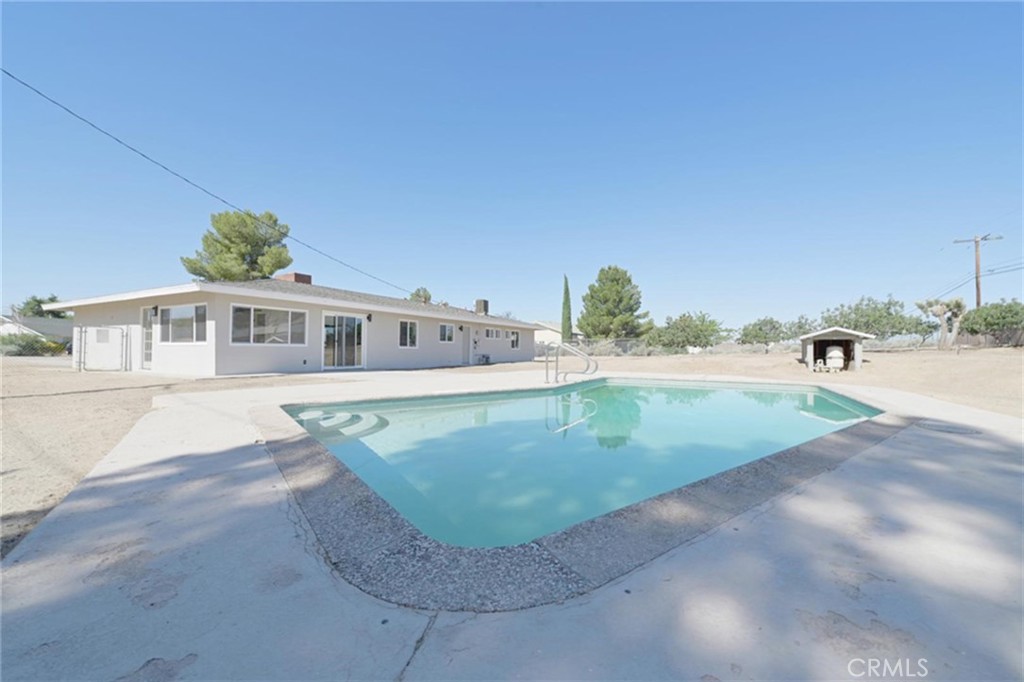 18190 Hiawatha Road Apple Valley, CA 92307 - Photo 22 of 28 Inground pool