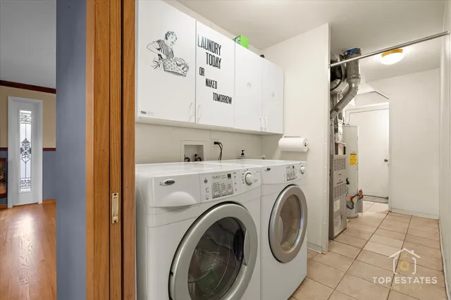 a view of livingroom with washer and dryer