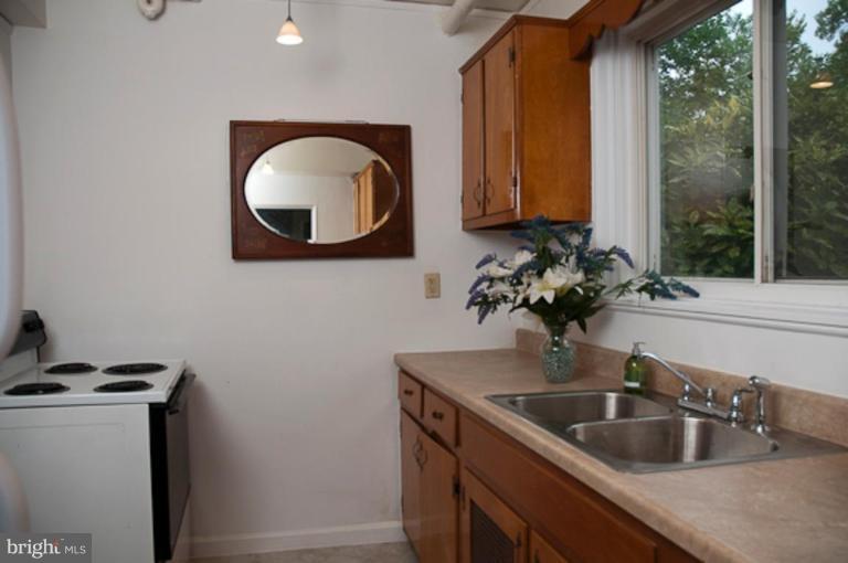 39 Ridge Road, Unit B Greenbelt, MD 20770 - Photo 4 of 26 Kitchen