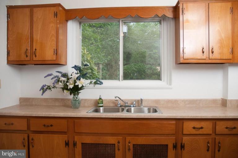 39 Ridge Road, Unit B Greenbelt, MD 20770 - Photo 5 of 26 Kitchen #2