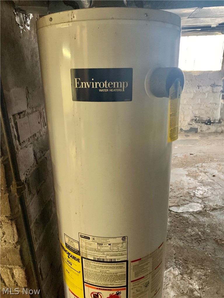 2756 Graham Road Stow, OH 44224 - Photo 26 of 33 Hot water tank